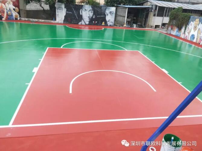 再挤也要建篮球场，哪怕半个也好